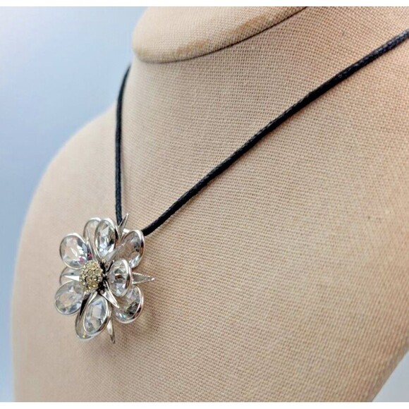 Vintage Walter Lampl 12K White Gold Filled Clear Crystal Flower Brooch Pendant - Picture 16 of 16